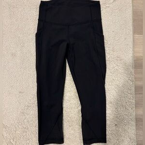 Lululemon black capri legging with pockets
